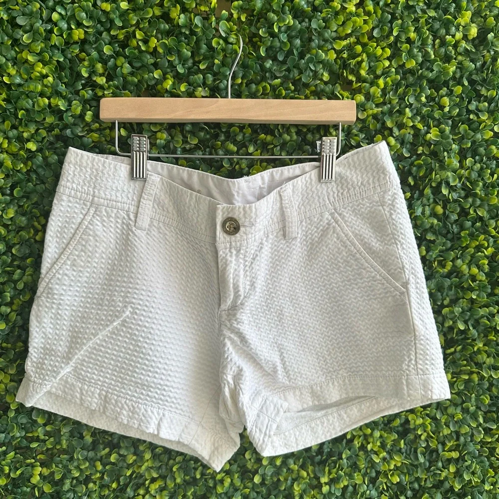 SOLD | Lilly Pulitzer SIZE 0 Callahan Shorts in White - Picture 1 of 5